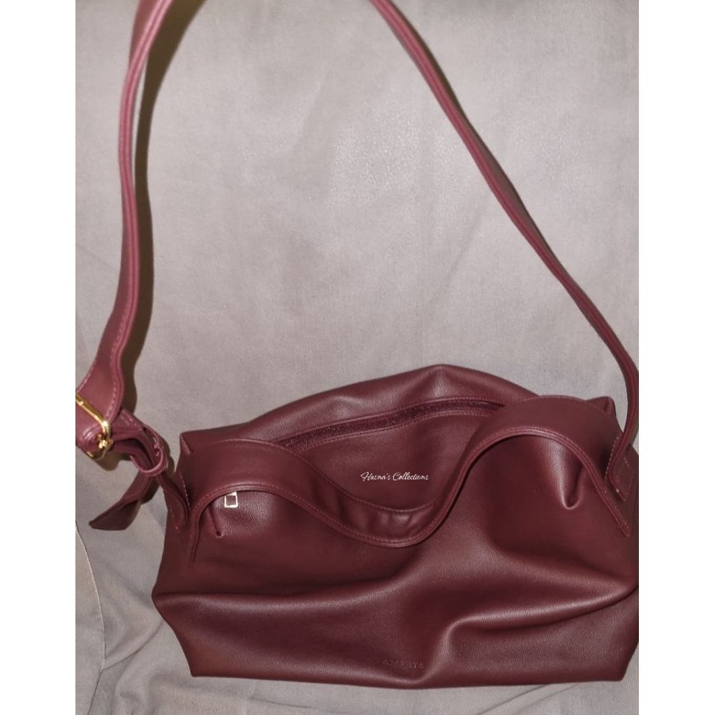 [PRELOVED] กระเป๋า Amreta Lyan