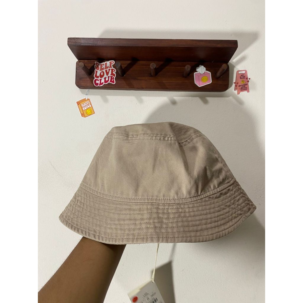 OYSHO BEIGE BUCKET HAT