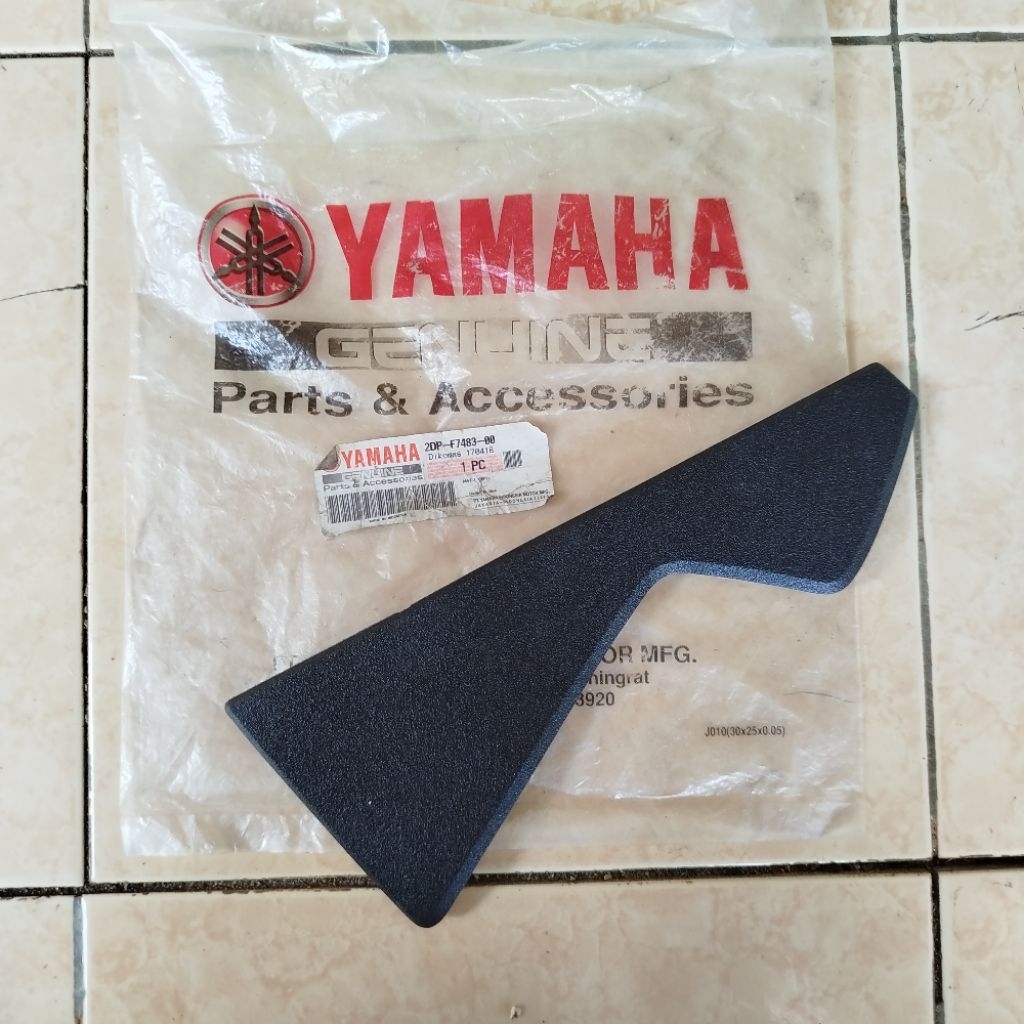 พรมยางบนซ้าย Yamaha NMAX ดั้งเดิม YGP 2DP-F7483-00