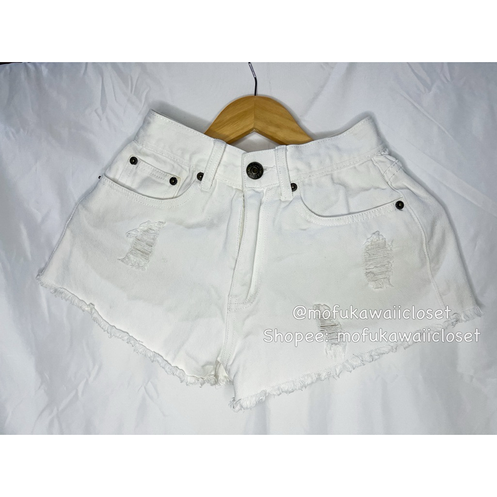 [READY Daily Kawaii Y2K Coquette Mori Goth Vintage Outfit] LL Ripped Love Heart Hot Pants สีขาว