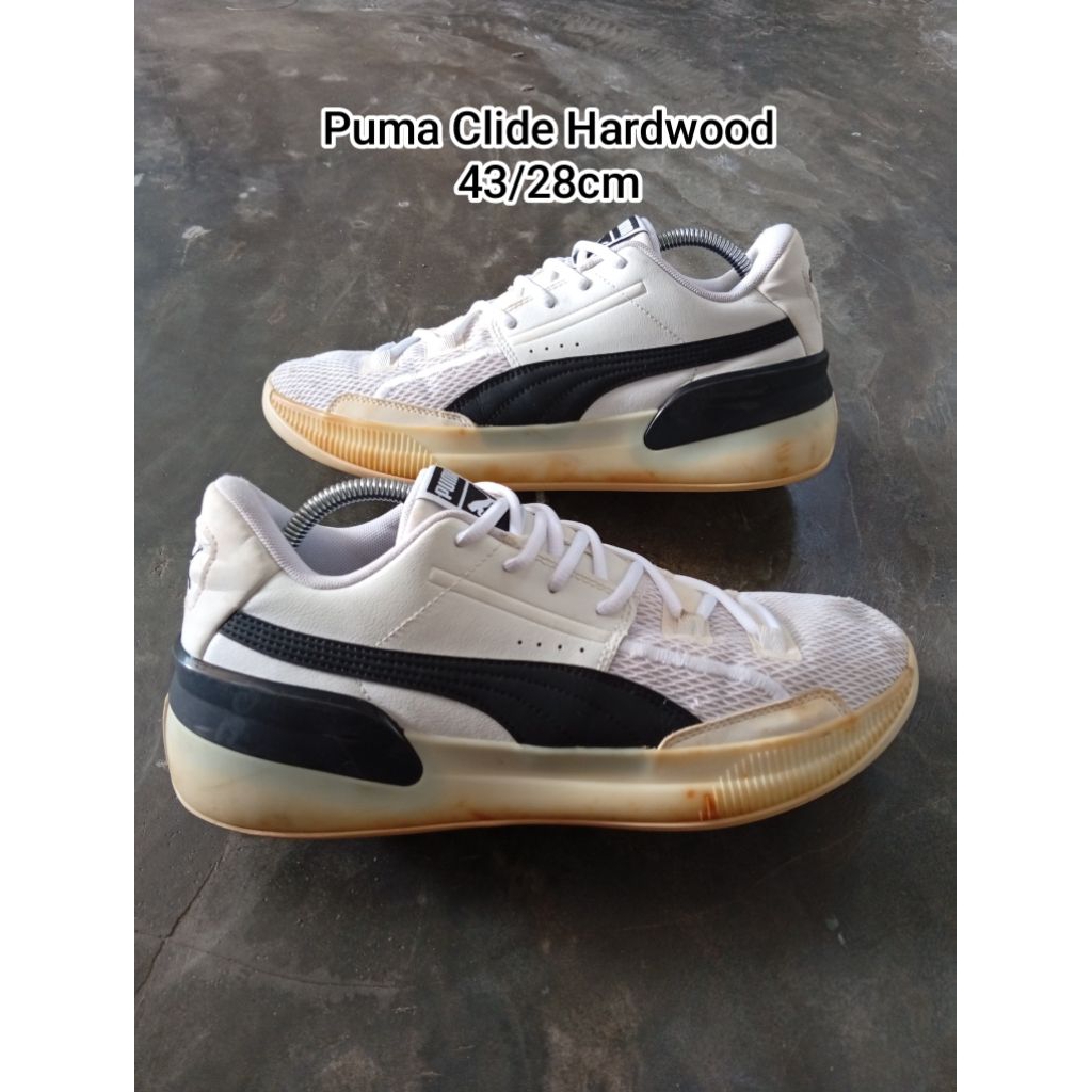 รองเท้า Clyde Hard มือสอง