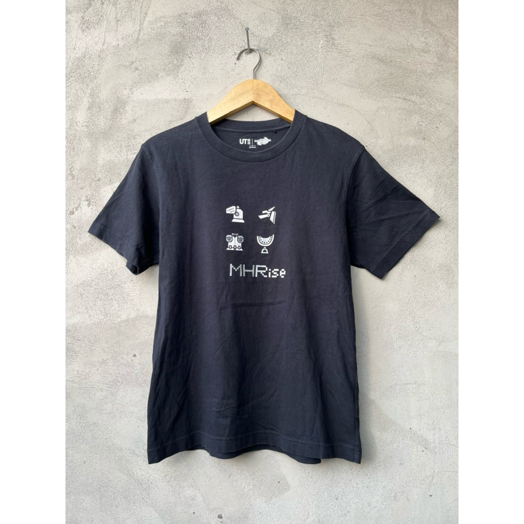 เสื้อยืด Uniqlo UT S