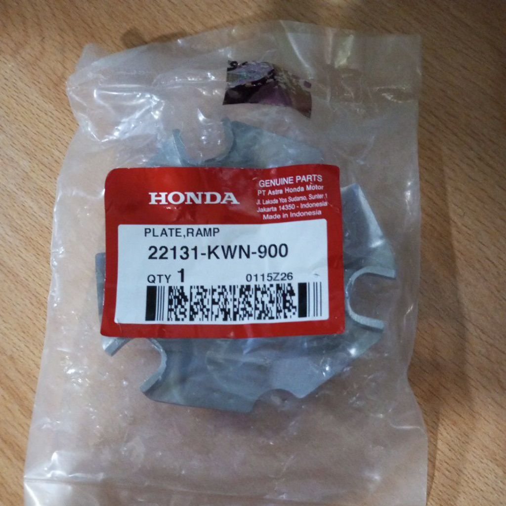 OPPONENT ROLLER HOUSE / ROLLER HOUSING PLATE VARIO 125 / 22131-KWN-900 ORIGINAL AM
