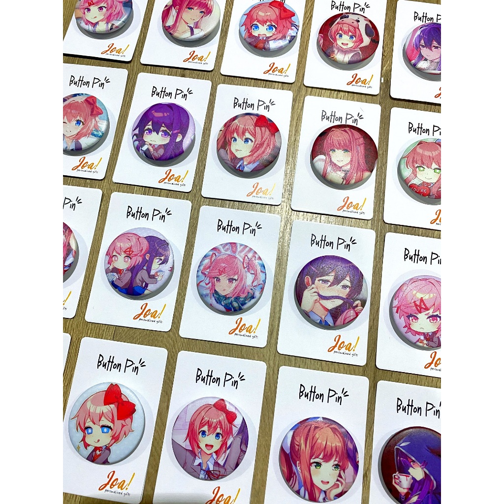 ปุ่มปักหมุด Alienandastronaut Doki Literature Club! DDLC Merch Monica Sayori Yuri Natsuki กันน้ํา 4.