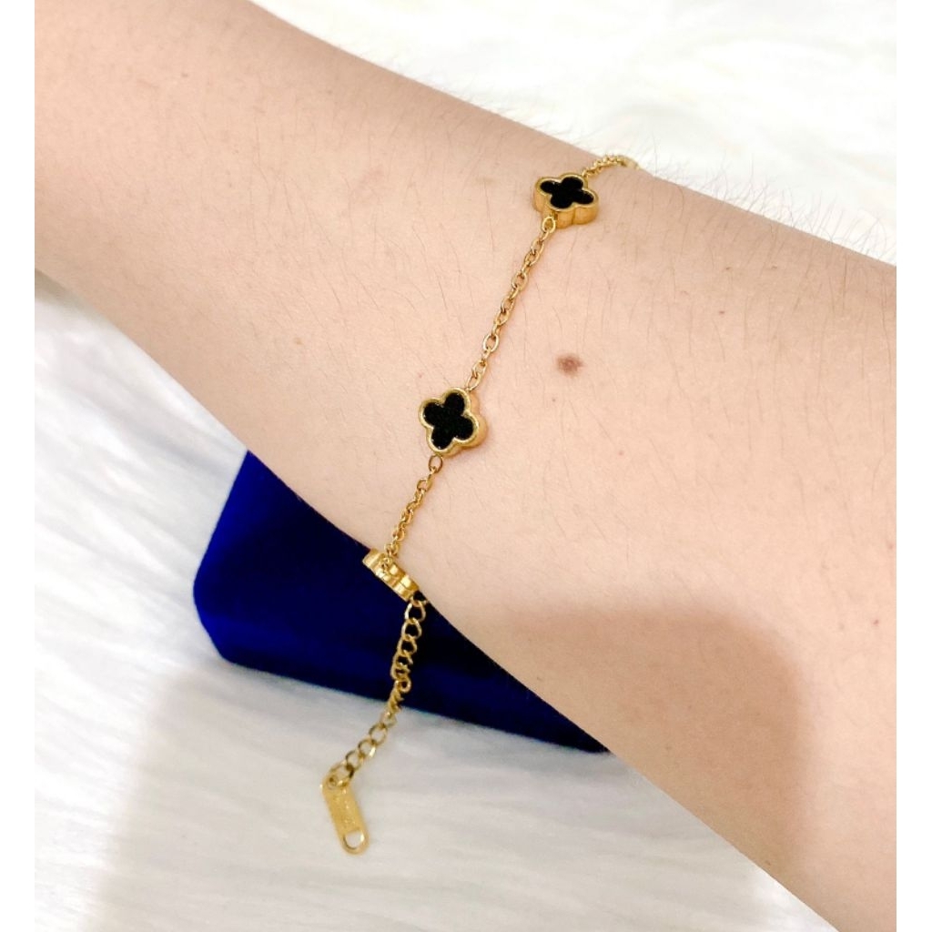 Clover Bracelet 7mm PREMIUM TITANIUM ANTI-RUST ANTI-ITCH เปลือกแท้ 2 ด้าน