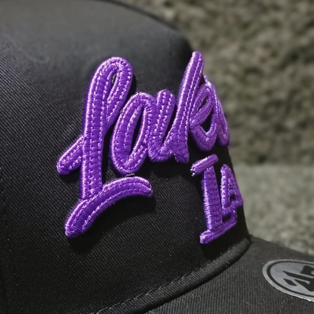 Los Angeles Lakers LA Black Yellow คุณภาพพรีเมี่ยม NBA