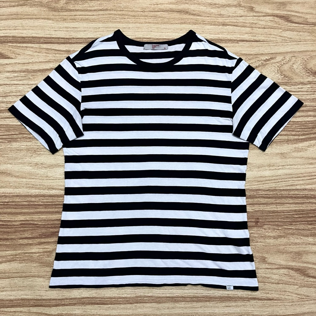เสื้อยืด 8 SECONDS ลายสีขาวสีดํา (XL)