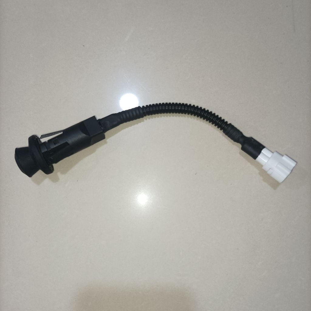 MESIN ENGINE HOOD SWITCH INNOVA REBORN / INNOVA REBORN ENGINE HOOD SWITCH ดั้งเดิม