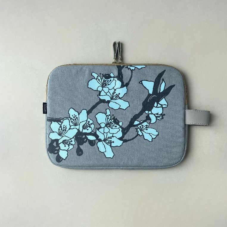 Sakura Slate Canvas Living 14 นิ้ว Laptop Sleeve