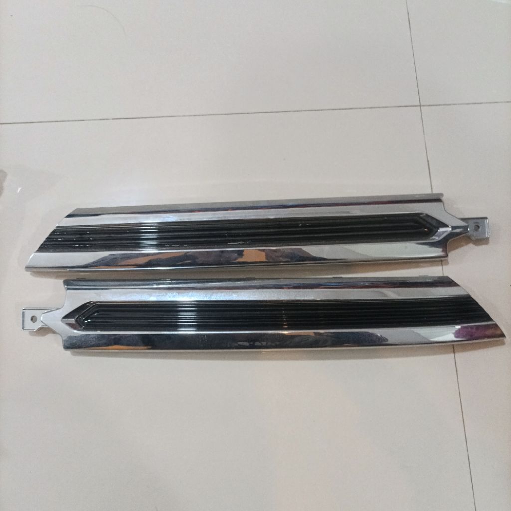 ต้นฉบับ SUZUKI ERTIGA XL7 GRILL LIST