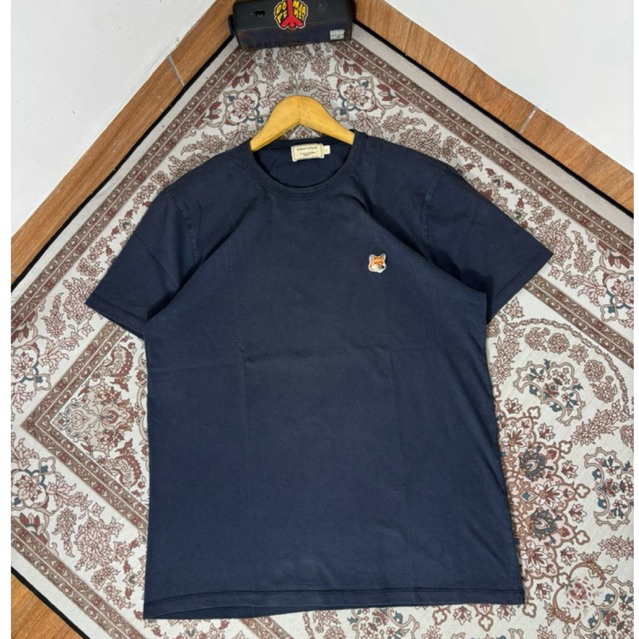 Maison Kitsune Navy เสื้อยืดมือสอง