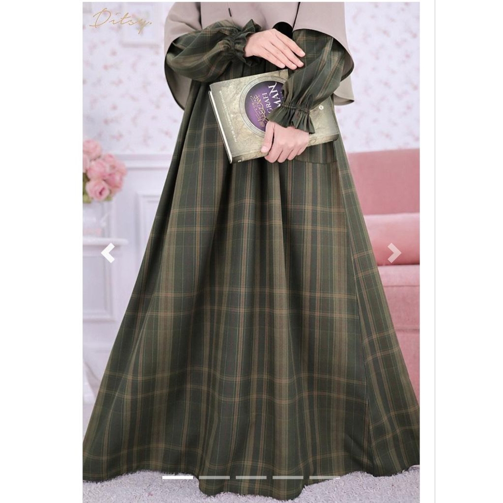 Solyn ชุดนอนสีเขียวเข้ม Ditsy ก.พ 2026