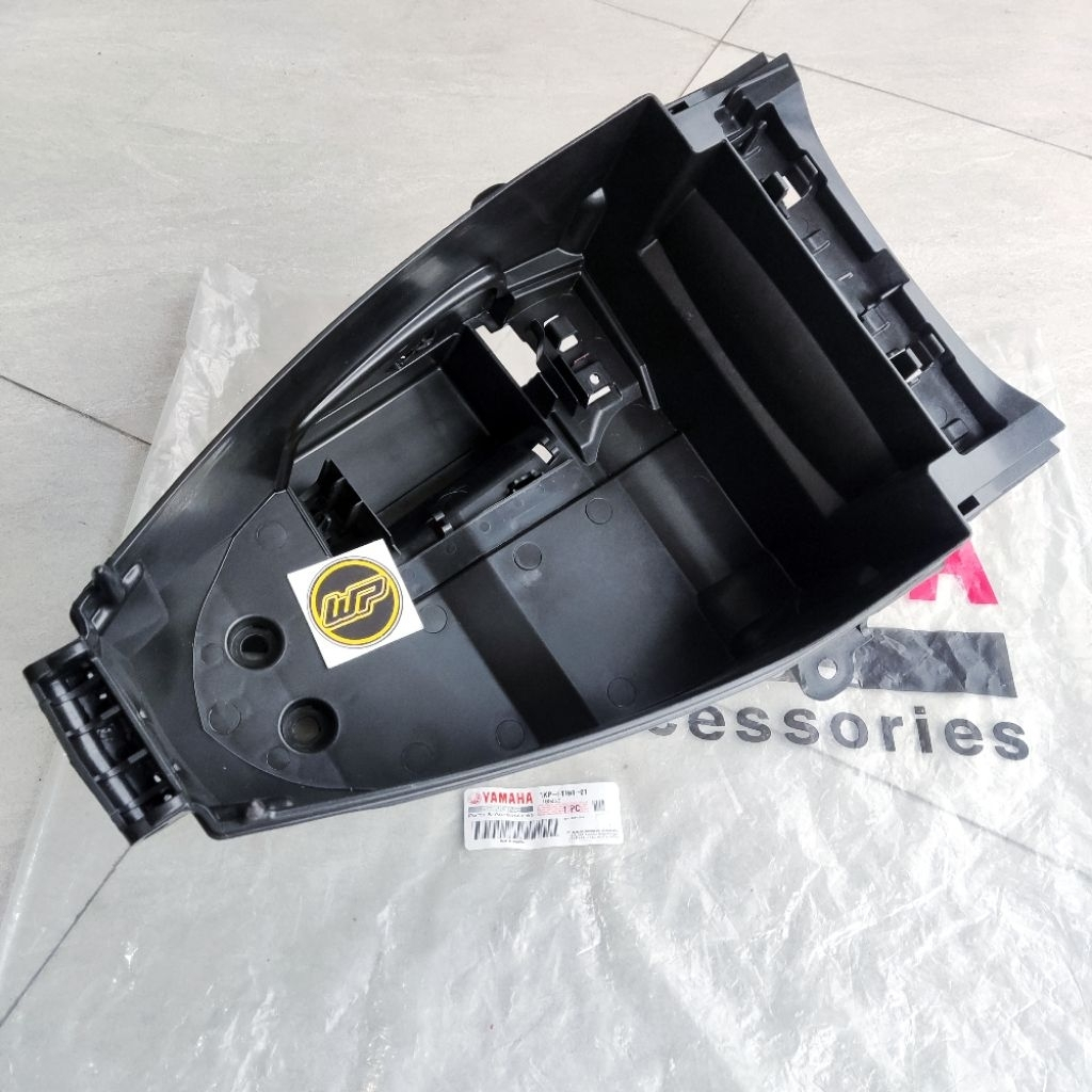 กล่องที่นั่งกระเป๋าเดินทาง 1KP กล่องที่อยู่อาศัยแบตเตอรี่ Soul GT 115 2012-2014 Original Ygp