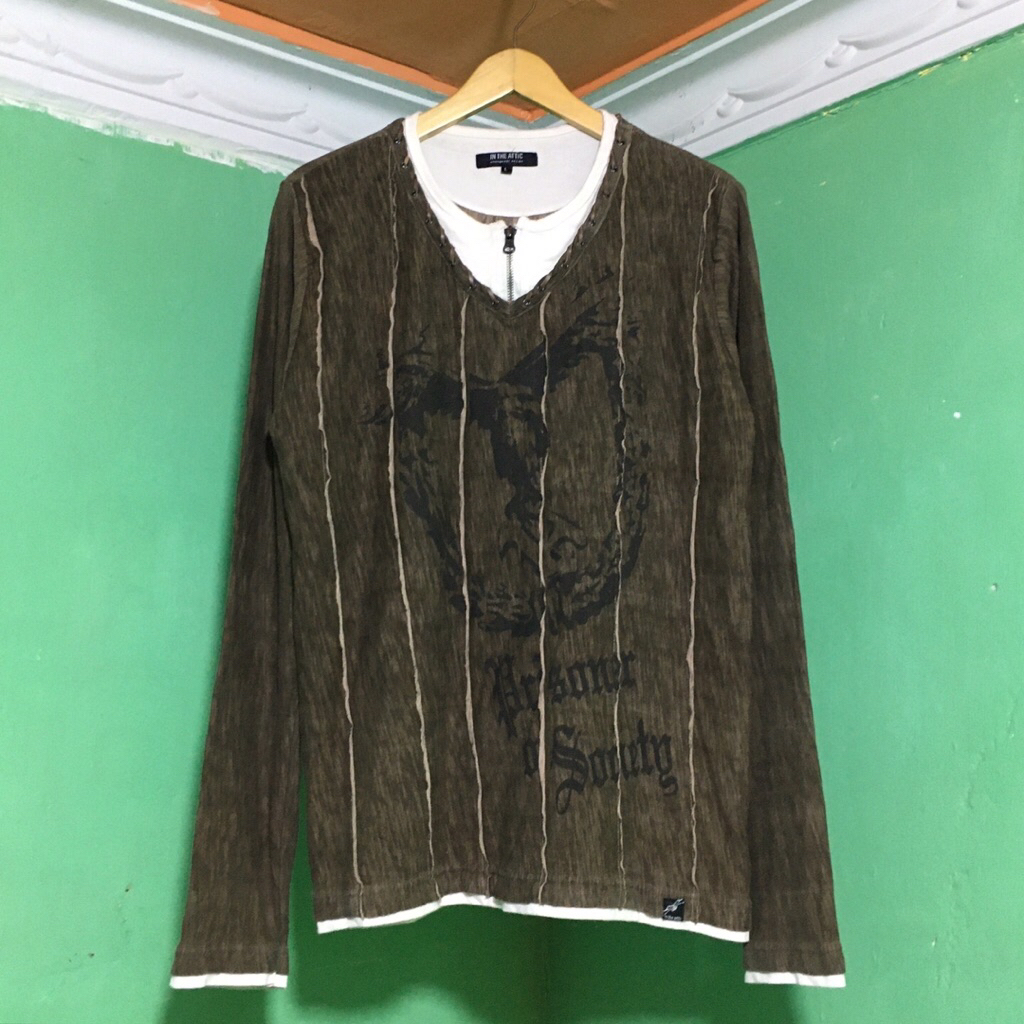 ในห้องใต้หลังคา Y2k Changeabi Design แขนยาว