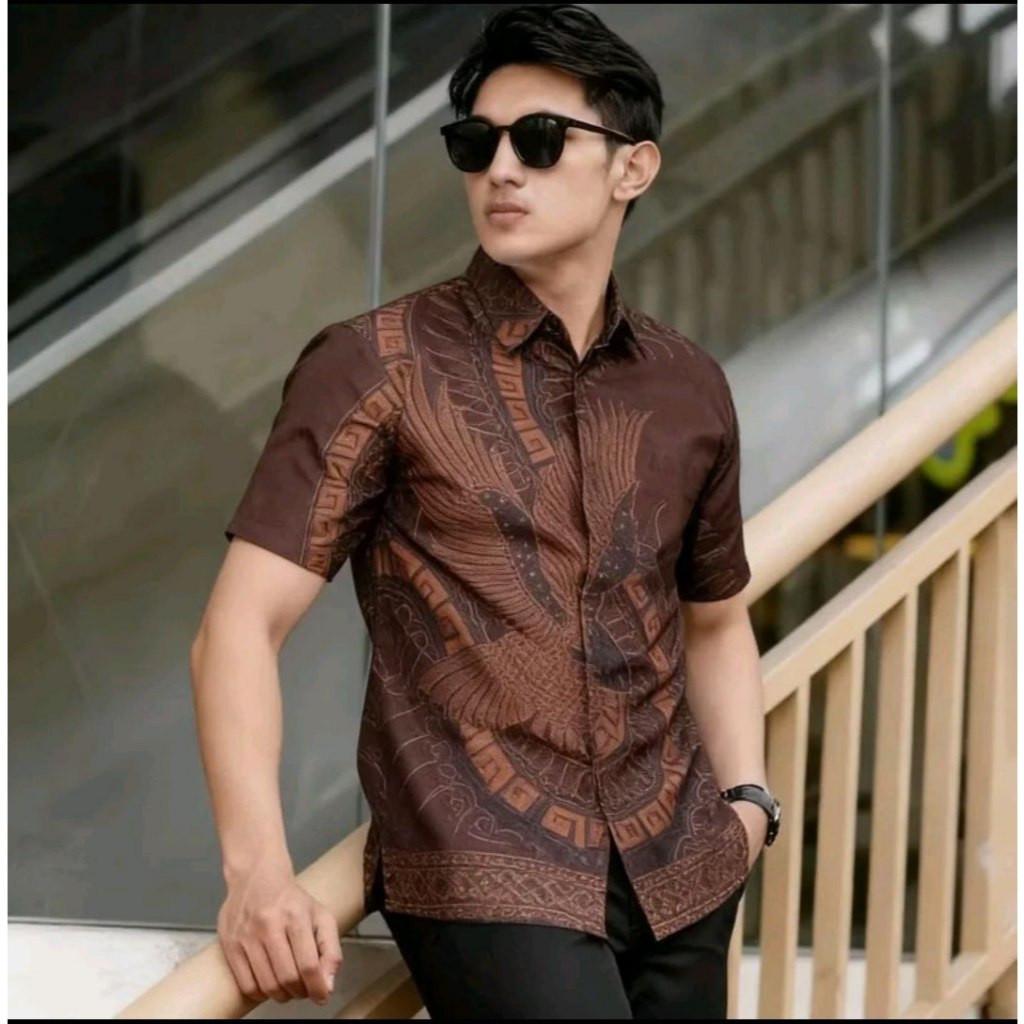 ผ้าบาติกผู้ชาย KEMEJA - เสื้อเชิ้ตบาติกแขนสั้นหรูหราสีน้ําตาลมะฮอกกานี