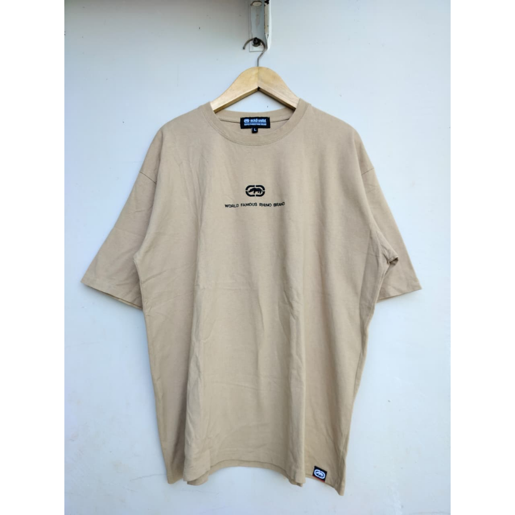 Hip-Hop Rap Vintage Y2K Ecco Unltd Simple & Paisley Fon เสื้อยืดแบรนด์ ไซส์ L (P70Cm x W61Cm) สีกากี