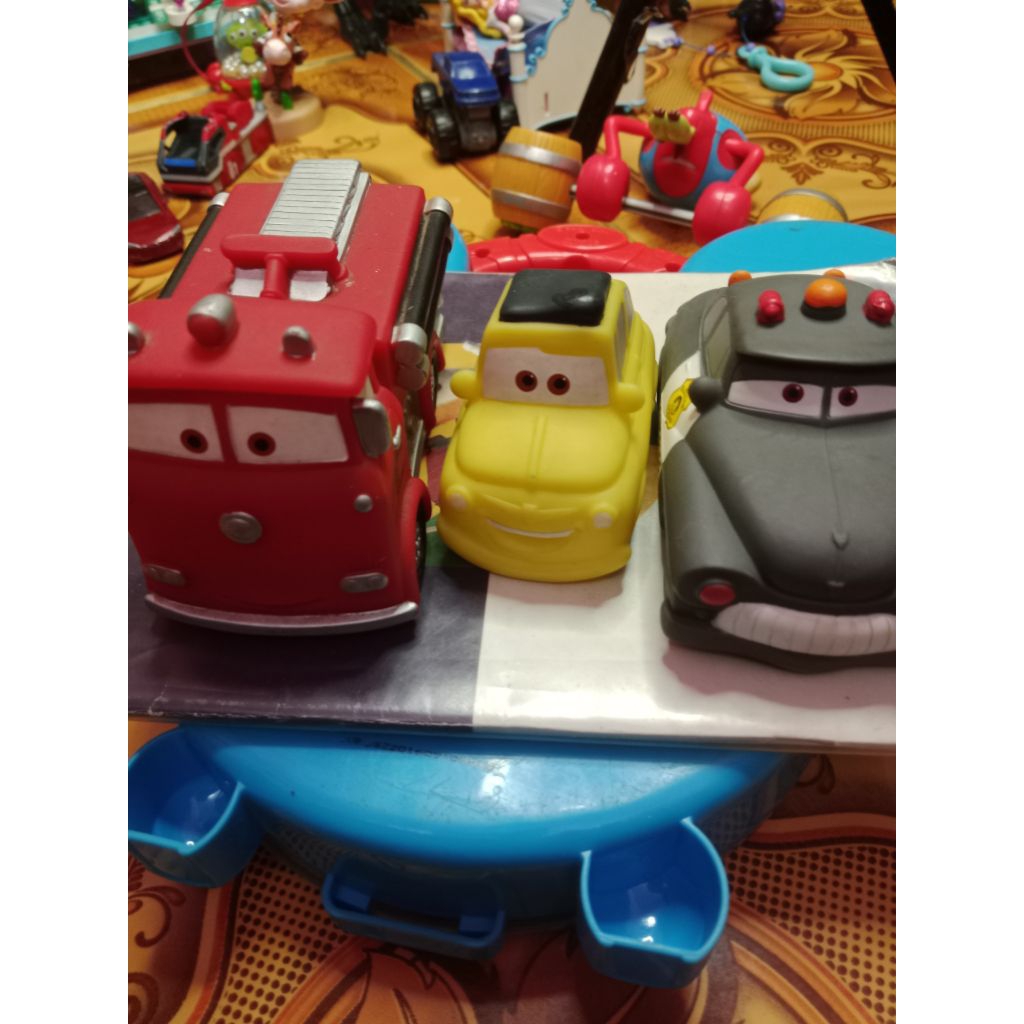 รถของเล่น รถของเล่นหม้อน้ํา Disney รถ Disney Pixar นายอําเภอ รถ Disney Pixar luigi