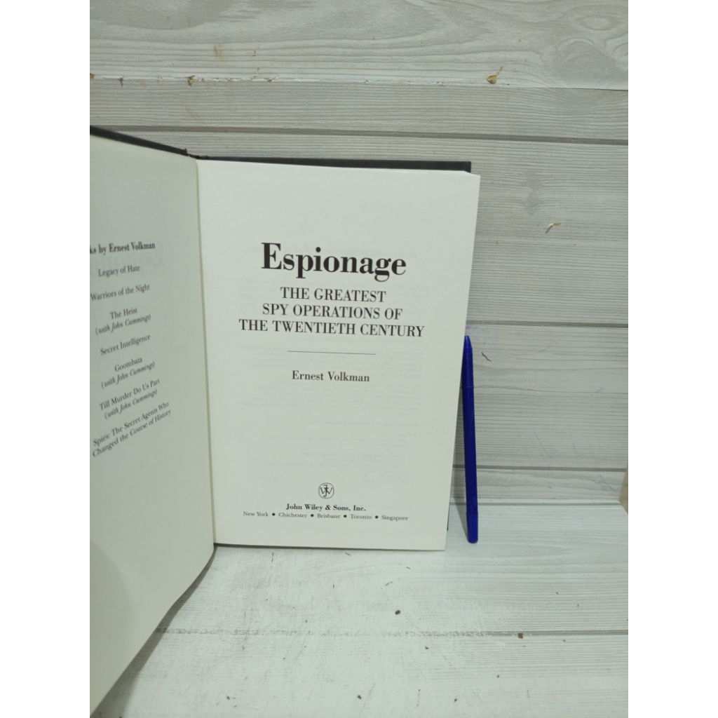 กระจก BY ERNEST VOLKMAN