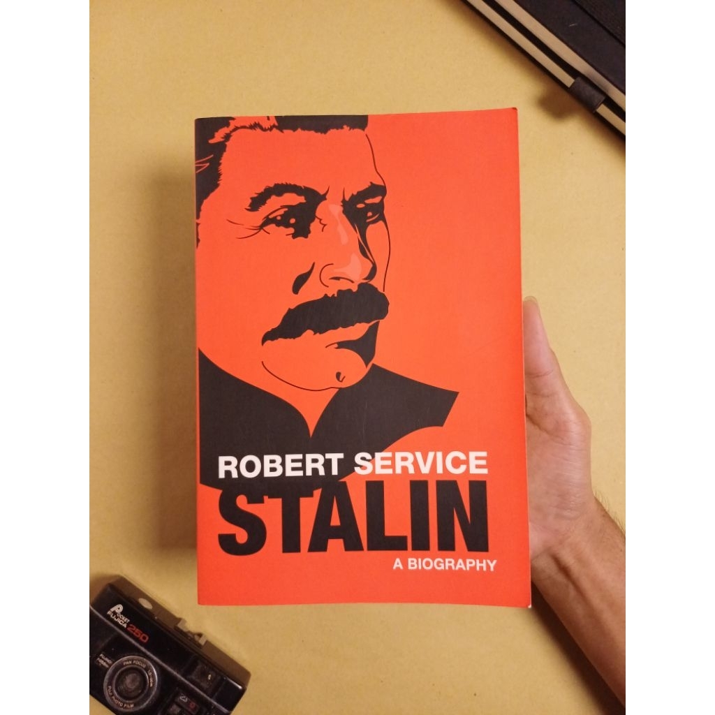Stalin : A Biography (Robert Service)
