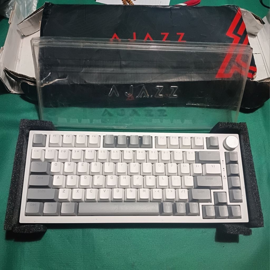 Ajazz AK820 Dual Tone Red Switch แบบมีสาย | มือสองปกติ | คีย์บอร์ดเกมมิ่งแบบกลไก