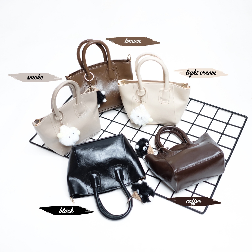 GUNGAN Revita Sling Bag - กระเป๋าสะพายข้างผู้หญิง (แถมที่แขวนตุ๊กตา)