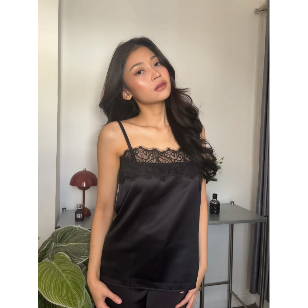 FATELAINE • Blair Top Satin Silk สีดํา