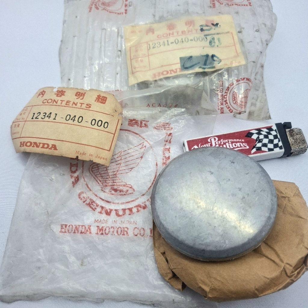 HONDA C50 C70 CF50 S65 CT70 CF70 C90 NOS ORIGINAL ฝาครอบฝาสูบด้านข้าง 12341-040-000