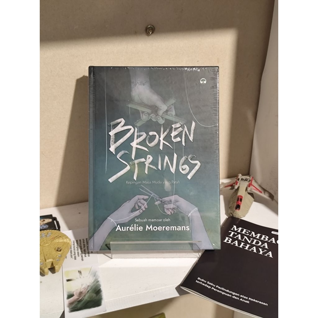 BROKEN STRINGS: BROKEN Youth Pieces - Aurélie Moeremans