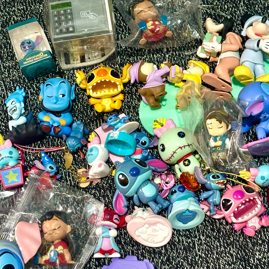GANTUNGAN ต่างๆพวงกุญแจพวงกุญแจ Disney Stitch Villain Lilo Mickey Goofy Aladdin Genie Jin Leroy Spar