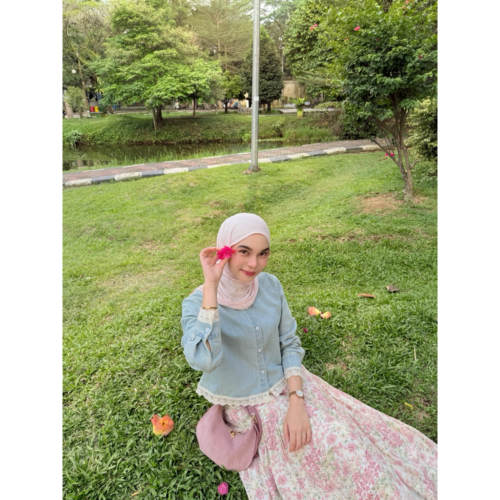 KEMEJA (LAUNCHING 4.4 HOURS 19.00 WIB) NAZZ DENIM SHIRT - LACE EMBROIDERY JEANS SHIRT