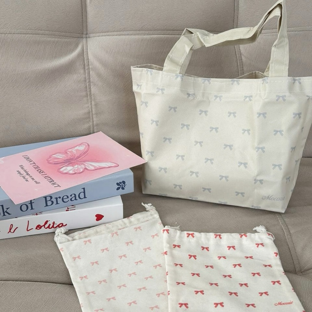 Mocorie - Marchoir Coquette Mini Bag / Coquette Ribbon Drawstring Pouch / Coquette โพลีเอสเตอร์ถุงอา