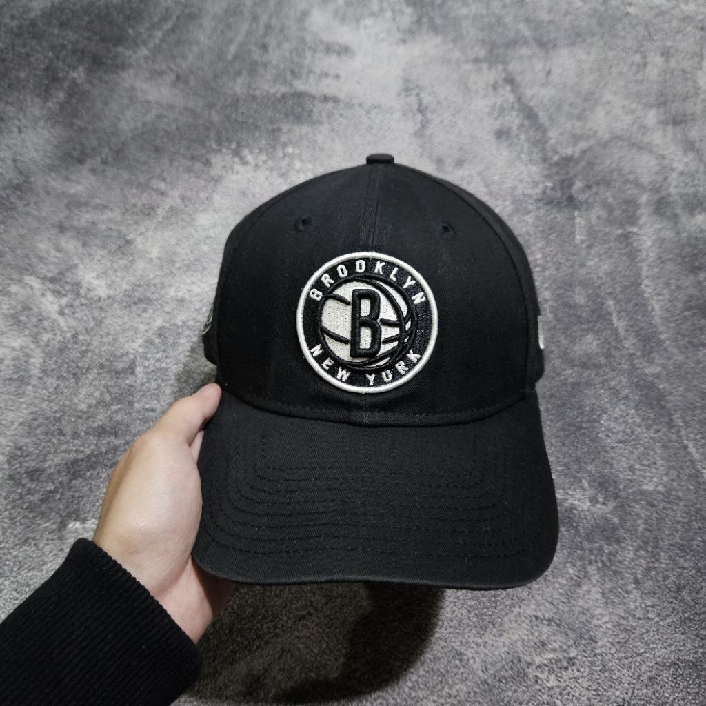 Brooklyn Nets NBA Hat โดย New Era 9forty