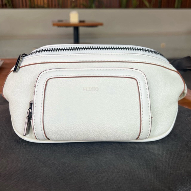 PEDRO กระเป๋าคาดเอวหนังสีขาว | PEDRO SLINGBAG