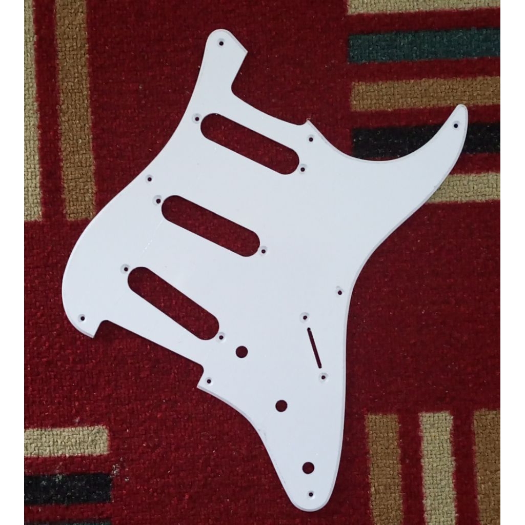 Original Squier Classic Vibe Stratocaster Guitar Pickguard สีขาว