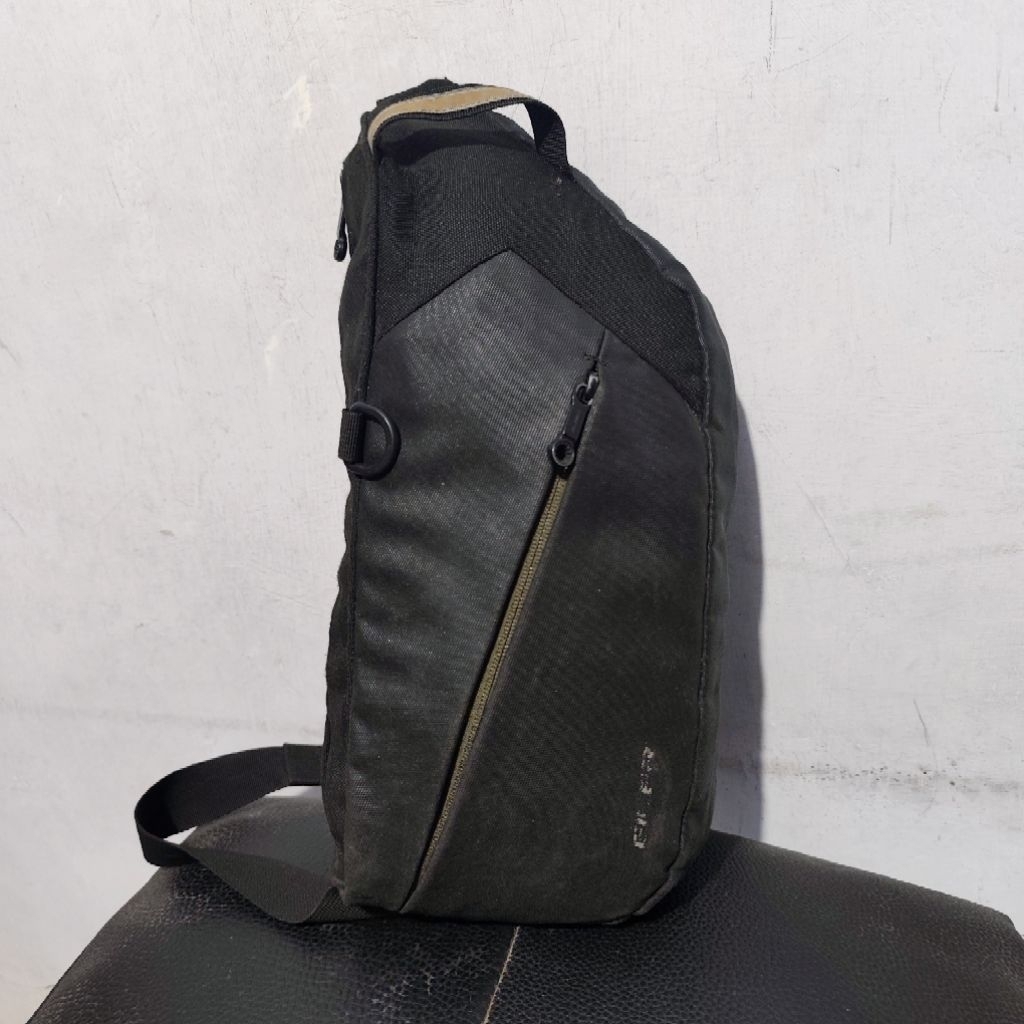 Uniq lolo Eger Crossbody / WB CB Uniqlolo สีดํา