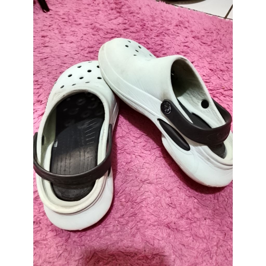 รองเท้าแตะยาง CROCK MODEL NO. 35