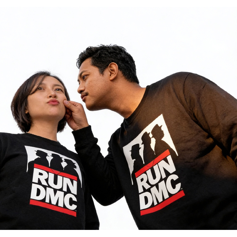 สเวตเตอร์ Run DMC Crewneck Sweatshirt วัสดุผ้าฟลีซ | คอกลมลําลอง Unisex | แค่คําสั่ง ตอนนี้