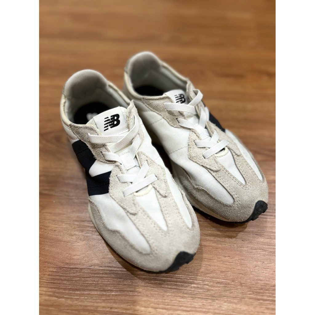 Preloved new balance 327 เด็ก ไซส์ 35 (insole 21cm)
