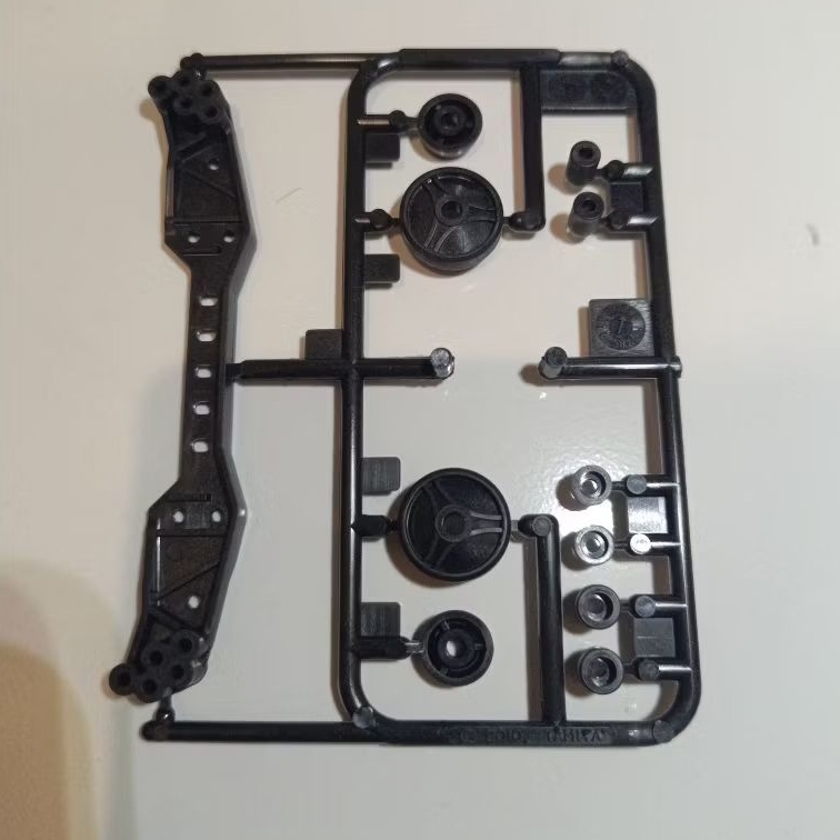 Tamiya 15412 ลูกกลิ้งคู่หลังเสริมคาร์บอน (ไม่มีราก)