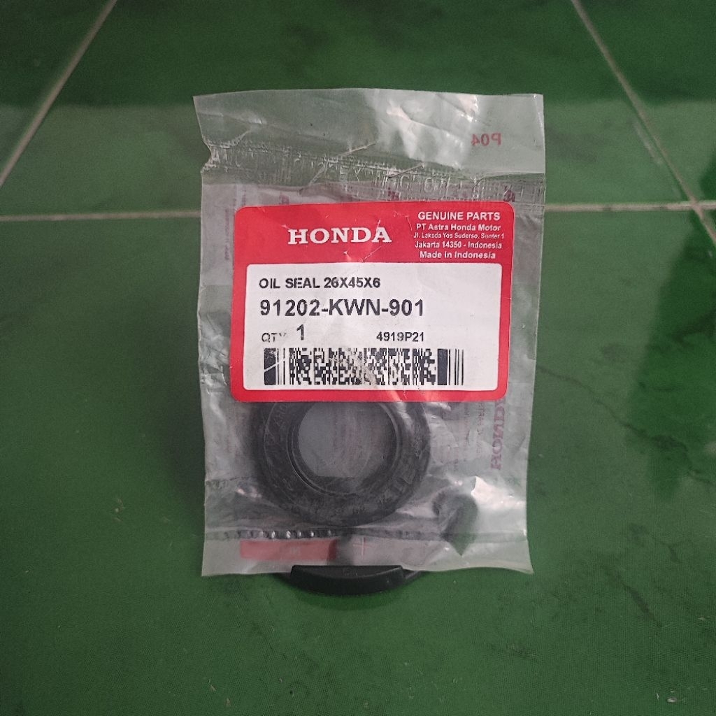 26x45x6 LEFT CRANK AXLE SEAL KWN VARIO 125/VARIO 150 ของแท้ AHM 91202-KWN-901