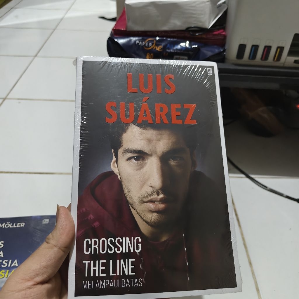Crossing The Line - Luis Suarez