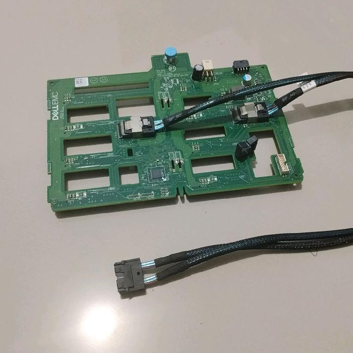 Dell Backpole Backplane HDD 3.5 นิ้ว 8 bay LFF สําหรับ PowerEdge T440 0V0RX3 เดิม