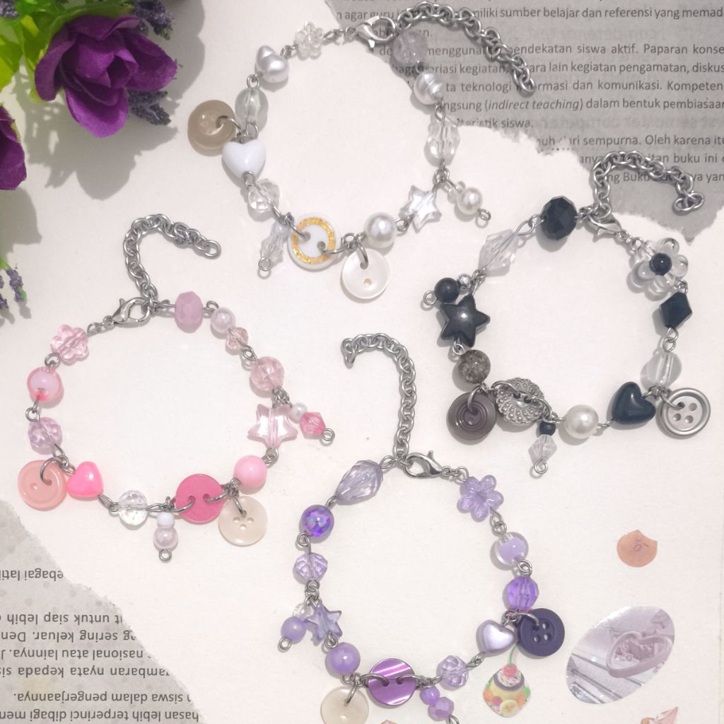 ปุ่มCARVES BEADS BRACELET