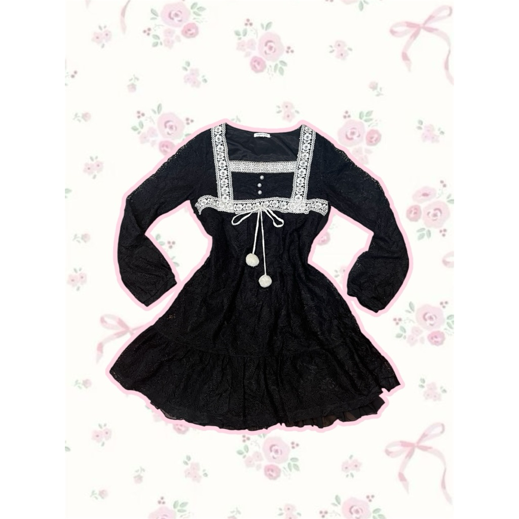 ชุดเดรสผ้ากลาเซียร์สีดําสีดํา Kawaii Pom Pom Coquette Dollette