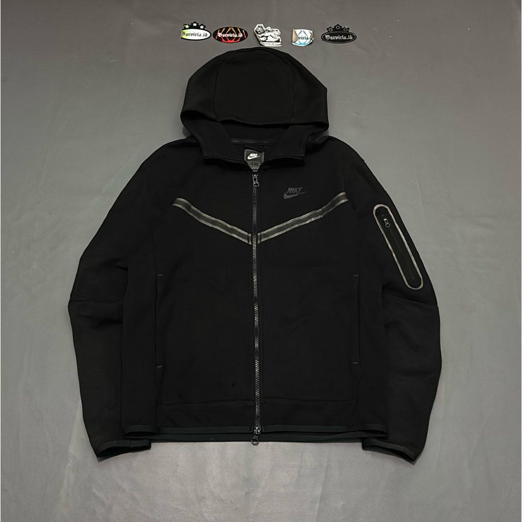 N*ke Tech Fleece สีดําบนสีดํา