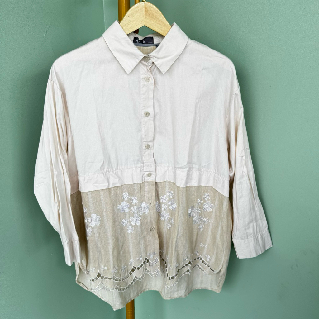 เสื้อเชิ้ตผู้หญิง KEMEJA Rik mavis