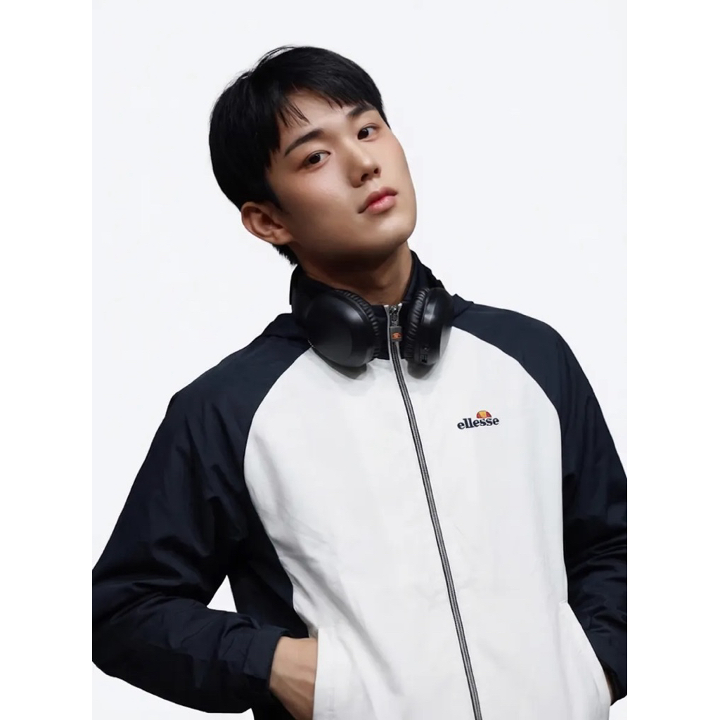 เสื้อกันลม Ellesse**