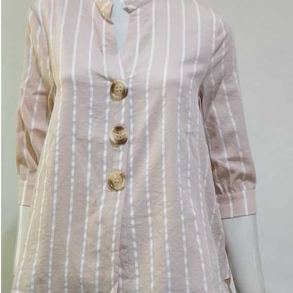เสื้อ Point Plus ลายทางแนวตั้ง hilo