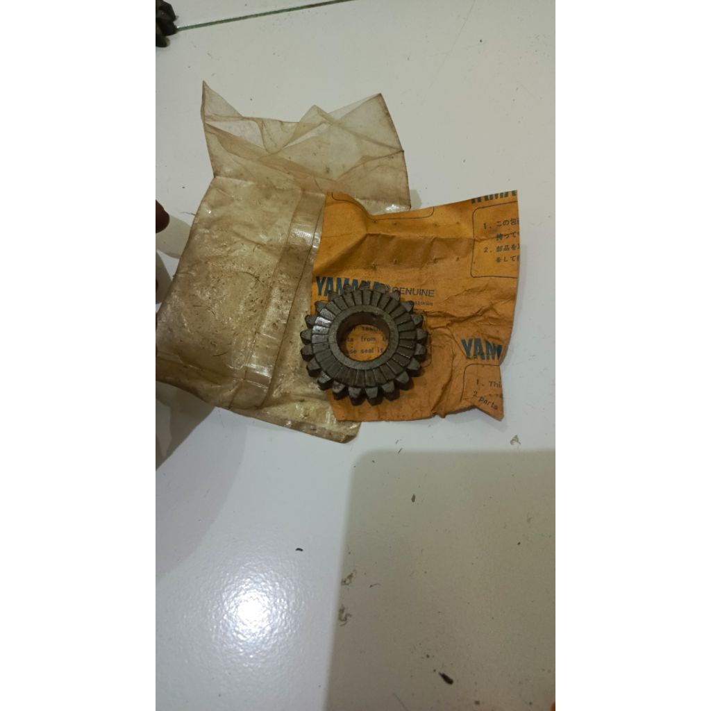 GEAR KICK STARTER GEAR YAMAHA V80 ต้นฉบับ YGP 3K7-15641-00 21T