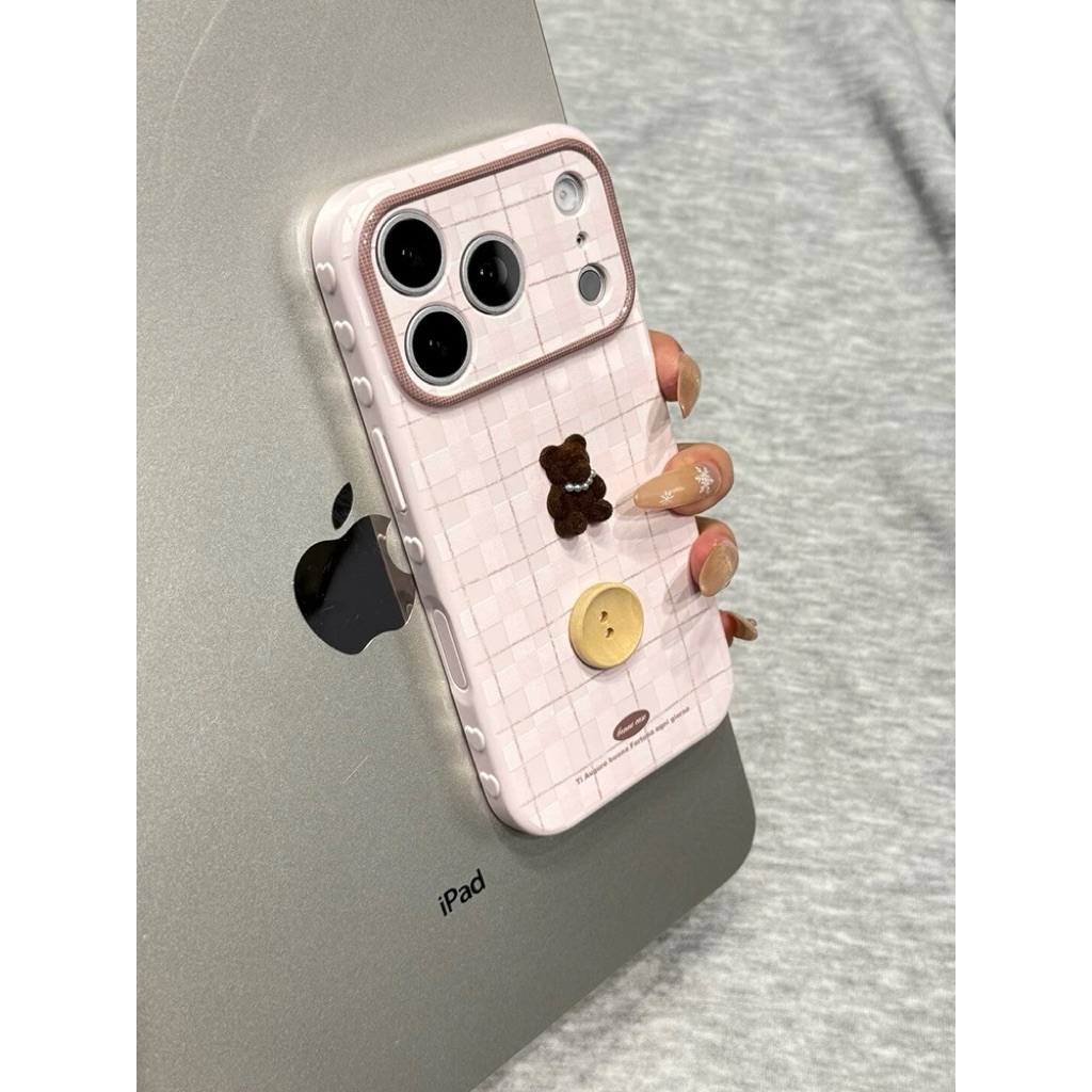 เคส iphone 17 เคสปุ่มหมีสีชมพู iphone 17 เคส iphone 17 Pro เคส iphone 17 Promax ปลอก iphone CSK001